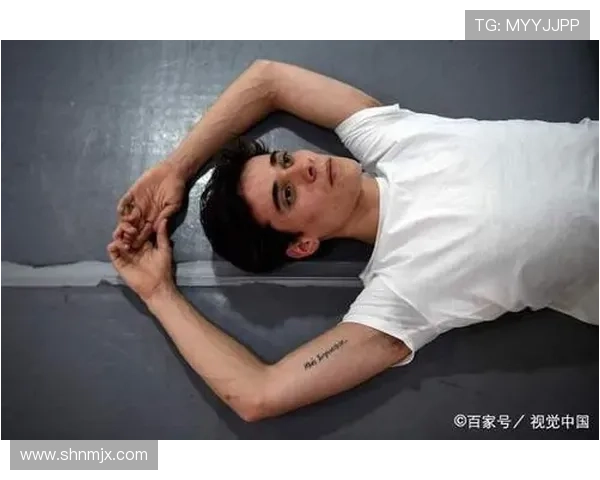 足球明星跨界演艺圈参与电影展现多才多艺魅力